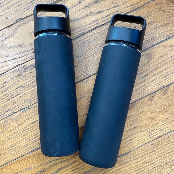 Set of 2 Peloton 16oz Silicone Sleeve Glass Water Bottles - Picture 2 of 5
